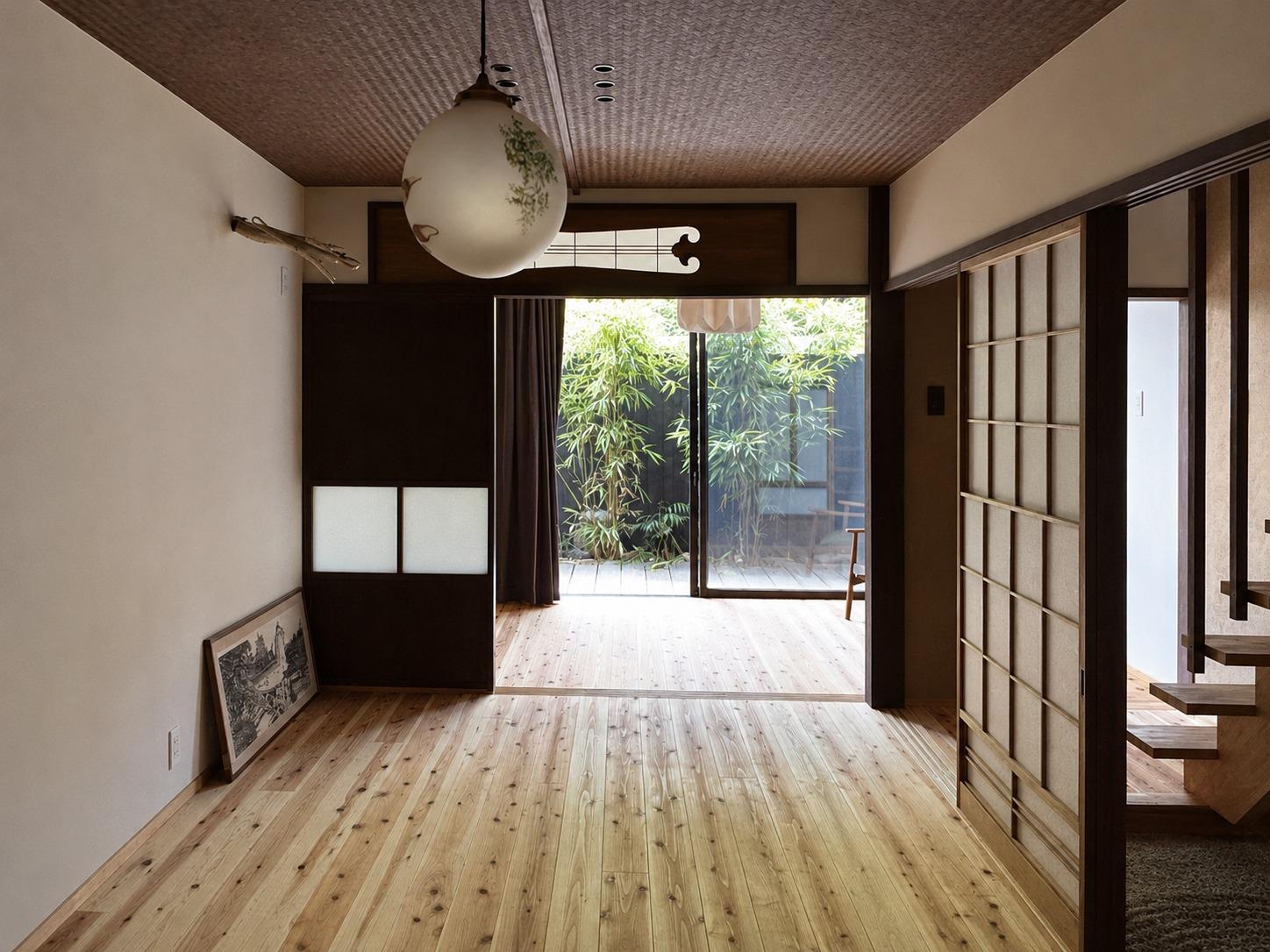 京都市左京区吉田中大路町34-109、他の売買物件/地下｜庭側の洋室。テラスまで視線が抜け、その先に竹の緑が見えます。