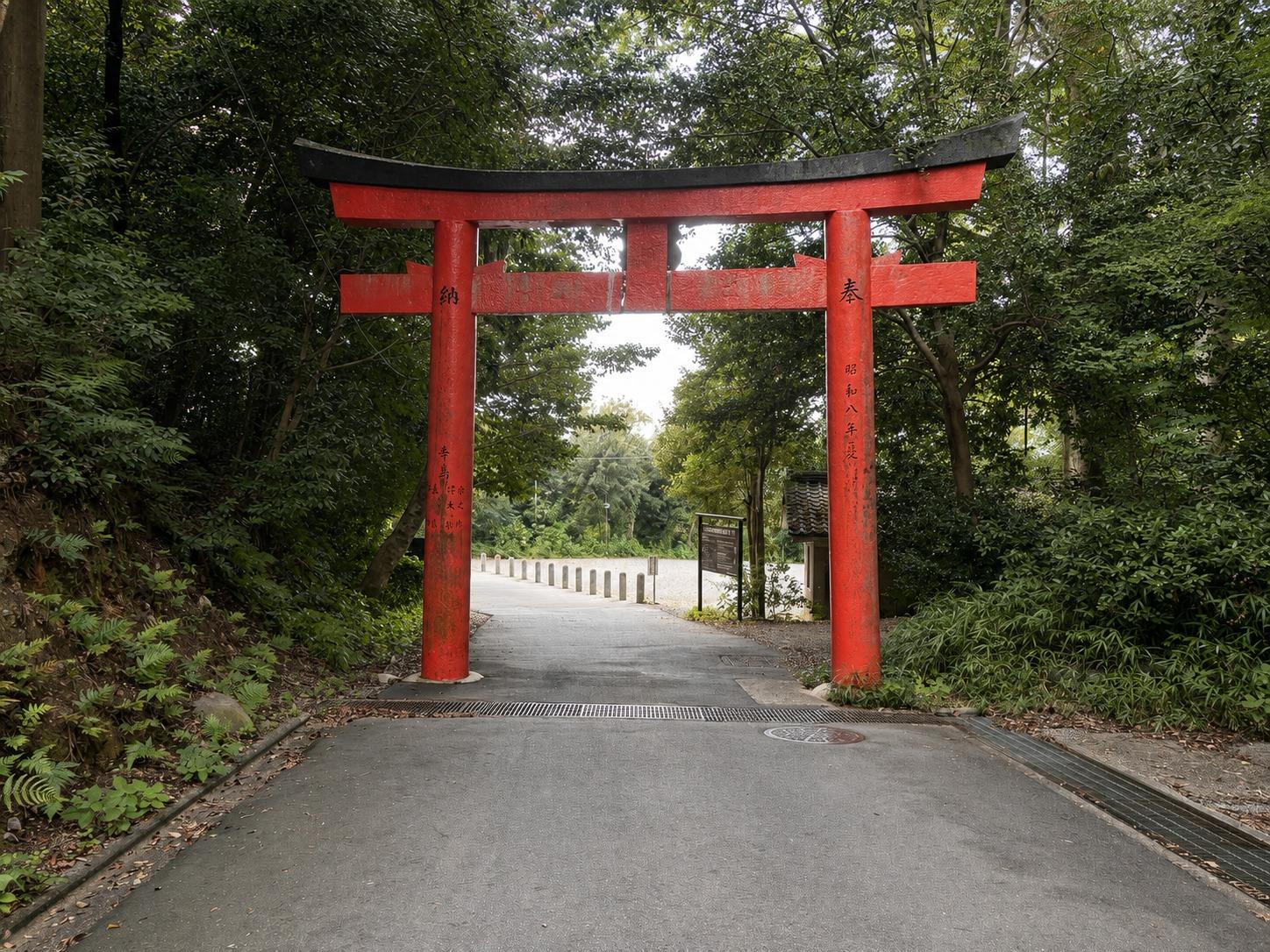 京都市左京区吉田中大路町34-109、他の売買物件/吉田山周辺を歩くと、あちらこちらで鳥居に出会います。