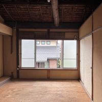 京都市左京区鹿ケ谷西寺ノ前町14の売買物件/2F｜窓から光が入り、床の間も残っています。