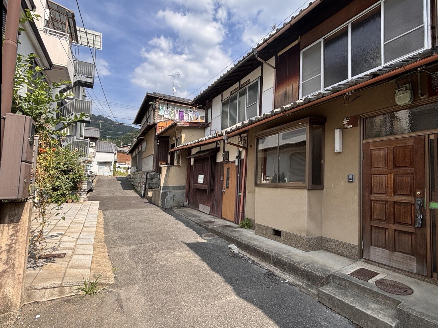 京都市左京区鹿ケ谷西寺ノ前町14の売買物件/鹿ケ谷通りから一本入った住宅地にあります。