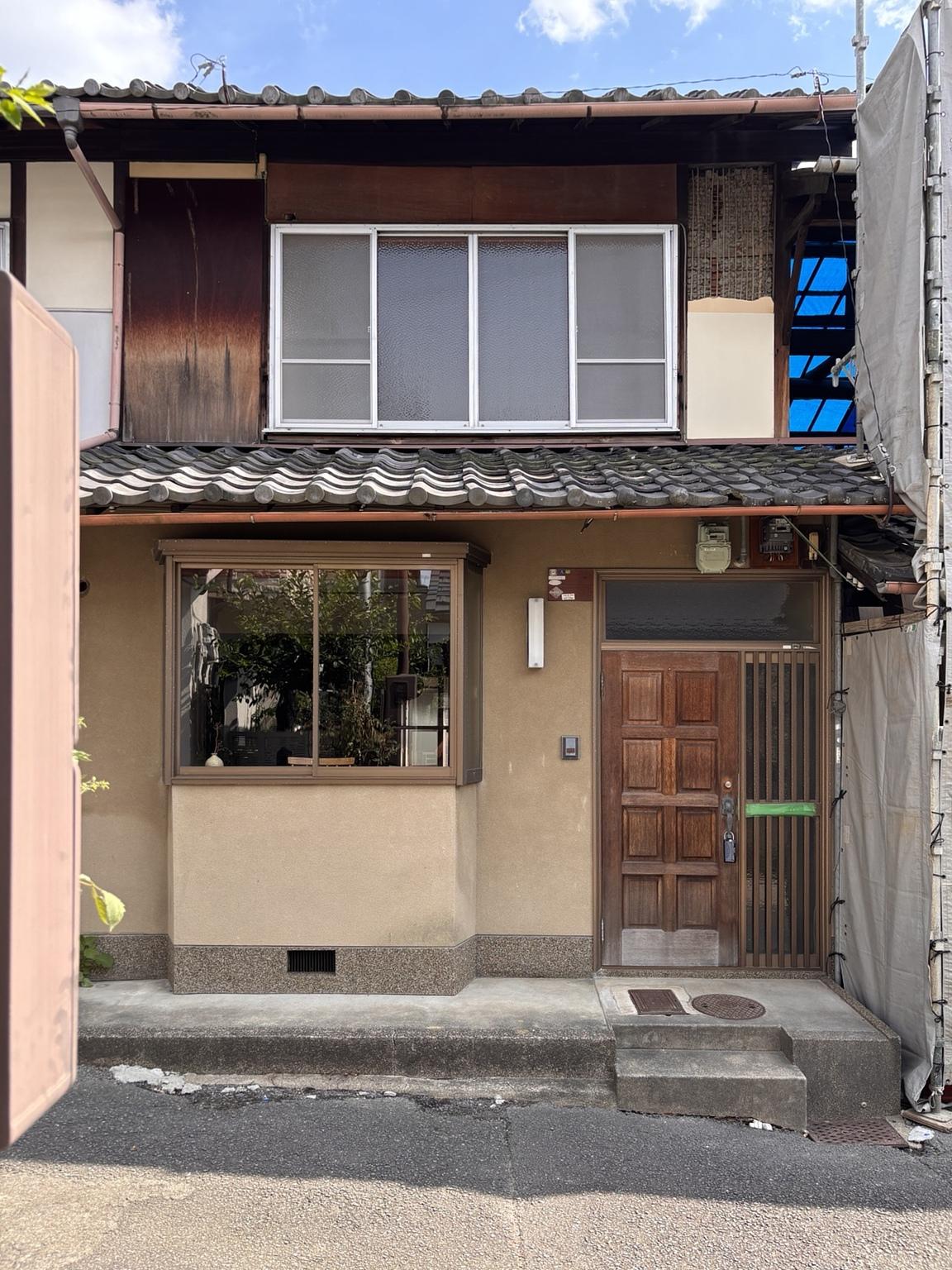 京都市左京区鹿ケ谷西寺ノ前町14の売買物件/四連棟のうち、西側に位置するC号地の外観です。