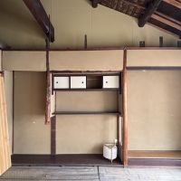 京都市左京区鹿ケ谷西寺ノ前町14番の売買物件/2F｜壁面には棚や床の間が残っています。どこまで生かすかも改装のポイントです。