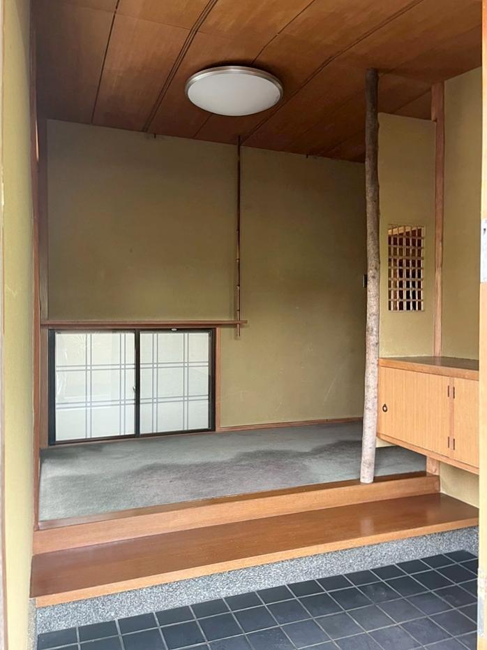 京都市右京区嵯峨二尊院門前善光寺山町7-23の売買物件/そして玄関