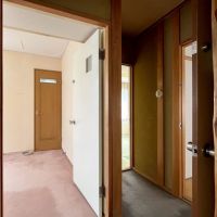 京都市右京区嵯峨二尊院門前善光寺山町7-23の売買物件/2階へ上がると4部屋がそれぞれ独立している構成