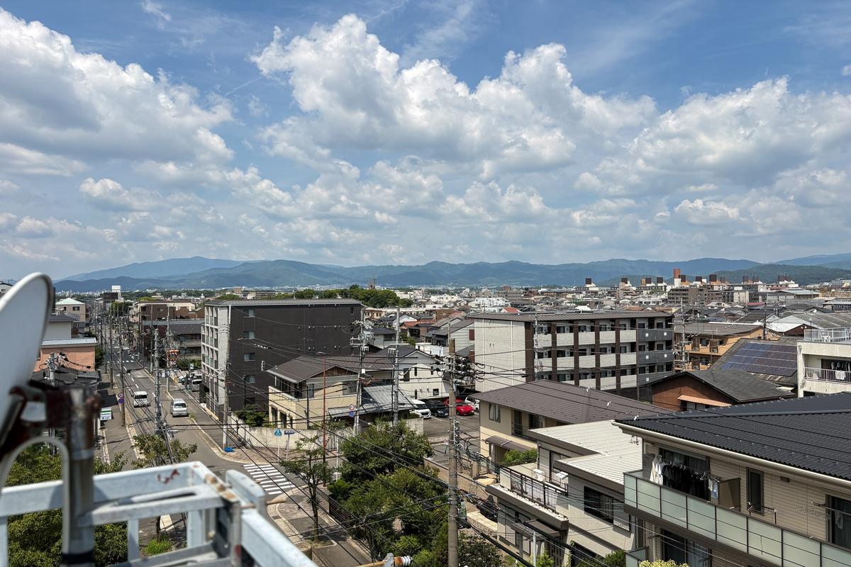 京都市左京区北白川西蔦町29の賃貸物件/北西方面には高さのある建物が無くてスカッと気持ちいい