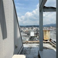 京都市左京区北白川西蔦町29の賃貸物件/屋上には設備類やアンテナがあるので、自由に移動できるスペースは間取り図から想像するよりはありません