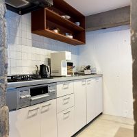 京都市北区上賀茂薮田町11-1の賃貸物件/ラウンジには共用キッチンも。料理をきっかけに会話が始まることもありそうです