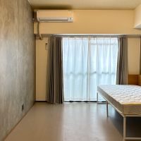 京都市北区上賀茂薮田町11-1の賃貸物件/シンプルに暮らすなら十分な広さです（家具付きプランのベッドフレームとマットレス）