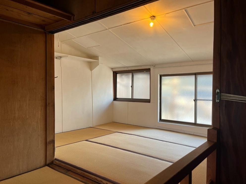 京都市上京区今出川通七本松西入真盛町726の賃貸物件/奥の間。写真だと分かりにくいですが、こちらの部屋の方が傾斜がきつくなります。