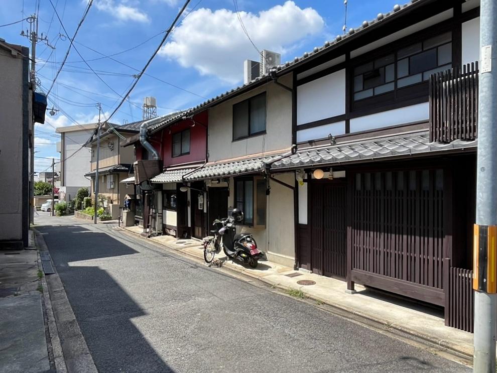 京都市上京区今出川通七本松西入真盛町726の賃貸物件/少し先に見えるのが今出川通