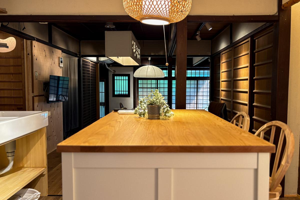 京都市東山区瓦役町514-1の賃貸物件/建具は無くしてスカッと奥行きのある1階