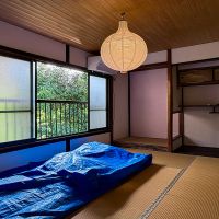 京都市東山区瓦役町514-1の賃貸物件/床の間には季節の花やお気に入りのものを飾りたい。ブルーシートはご入居時には撤去予定