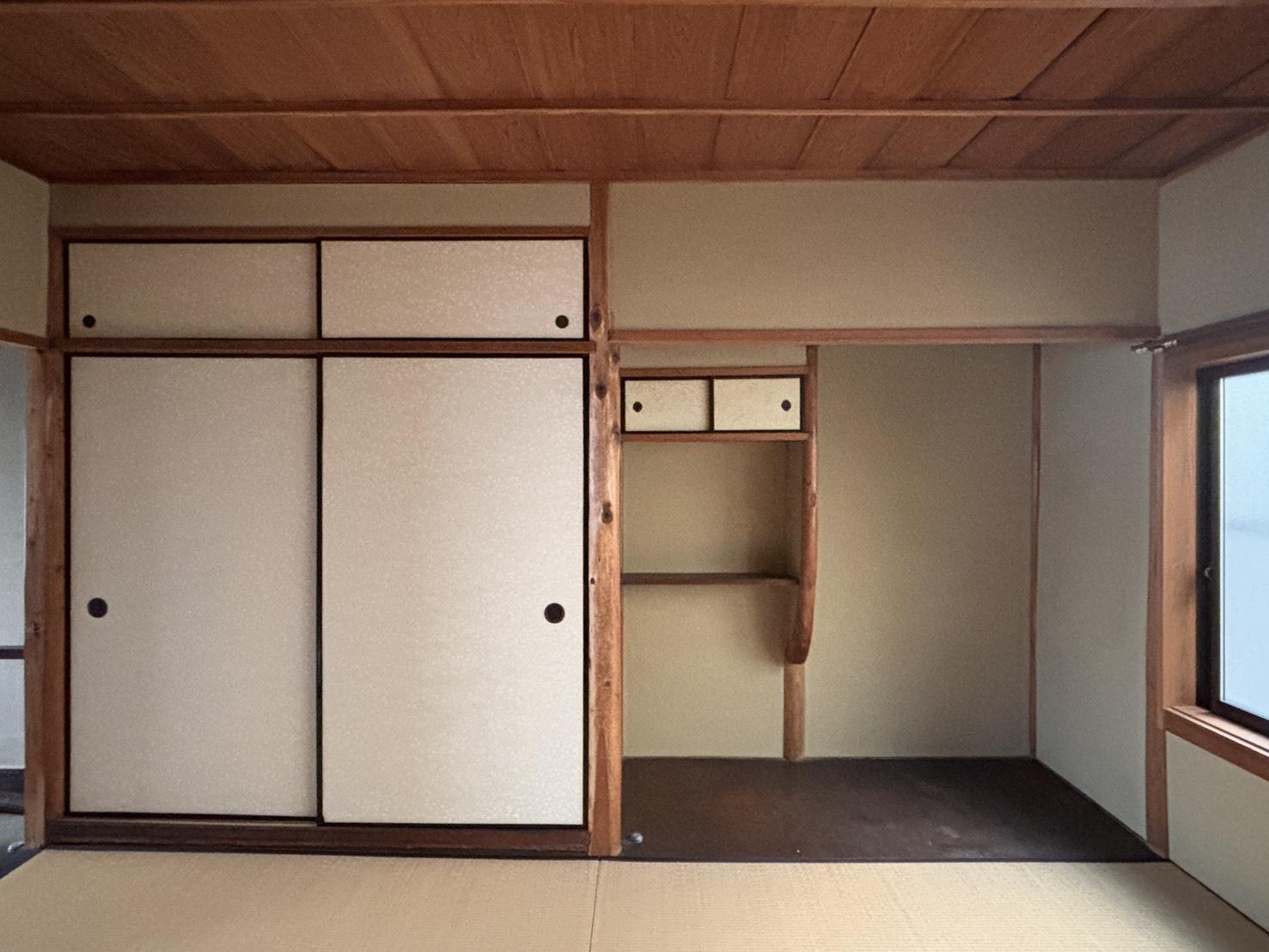 京都市北区紫野十二坊町8-24の賃貸物件/2F |6畳和室には床の間が。脇の棚にも工夫があります。