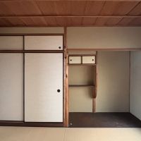 京都市北区紫野十二坊町8-24の賃貸物件/2F |6畳和室には床の間が。脇の棚にも工夫があります。
