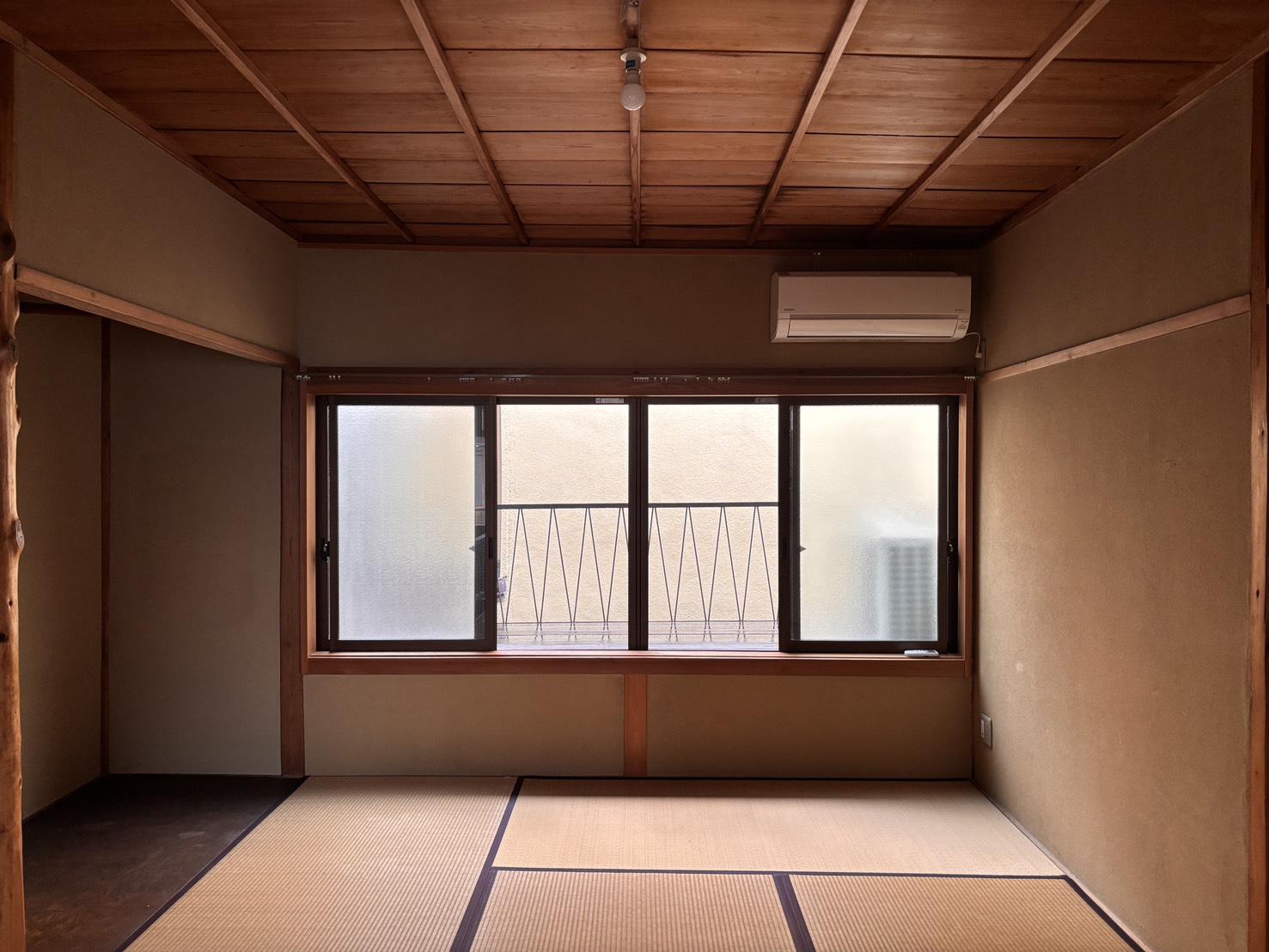 京都市北区紫野十二坊町8-24の賃貸物件/2F |窓側に向かって、その先はベランダです。