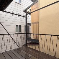 京都市北区紫野十二坊町8-24の賃貸物件/2F |ベランダ、隣家との距離はこんな感じ。