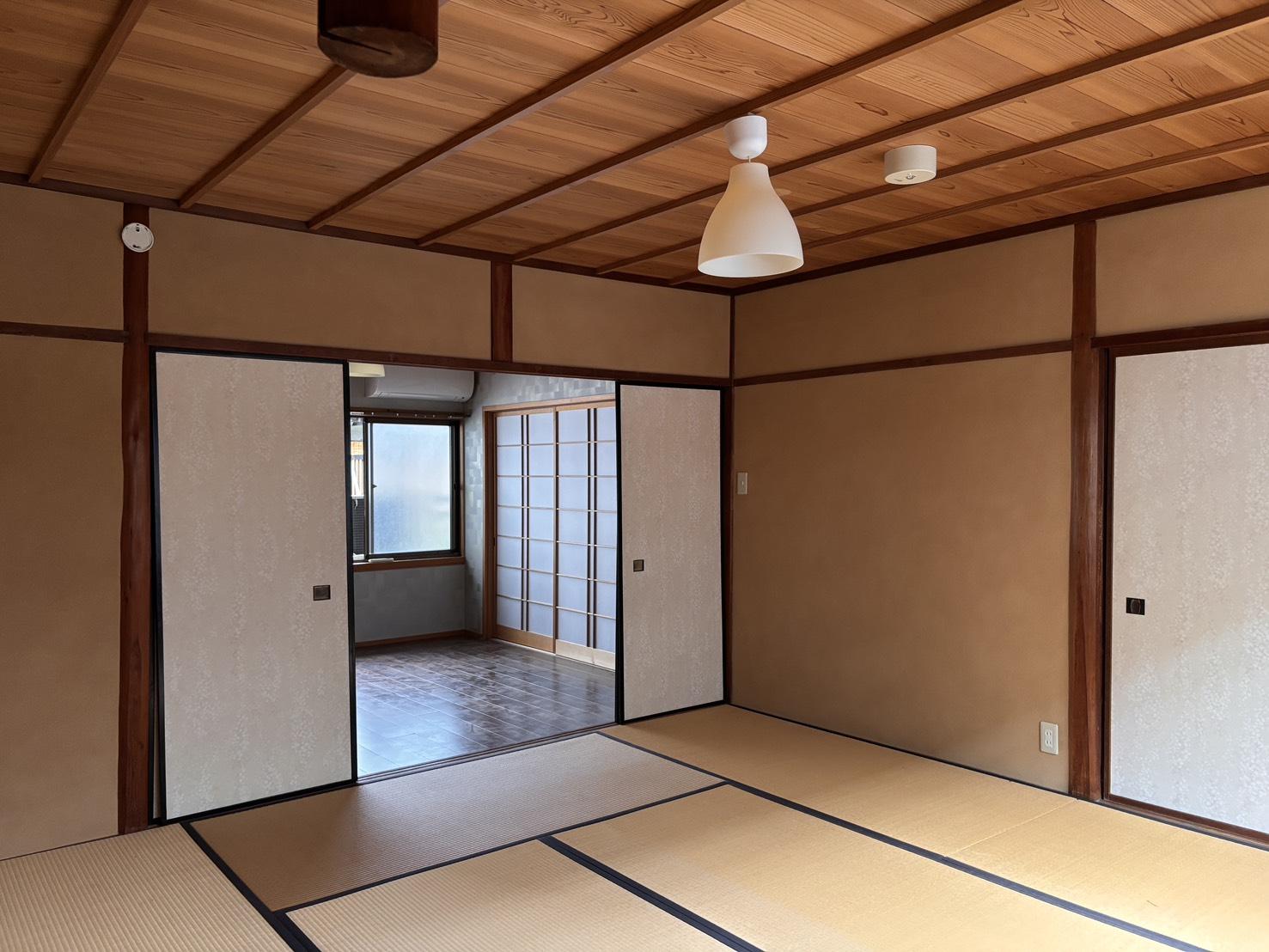 京都市上京区油小路通一条上る二丁目革堂西町530 の賃貸物件/2階｜和室と洋室の直間。