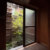 京都市上京区油小路通一条上る二丁目革堂西町530 の賃貸物件/1階｜リビングに面するもうひとつの坪庭。