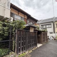 京都市上京区油小路通一条上る二丁目革堂西町530 の賃貸物件/前道の幅員は2.8mほどなので、車での乗り入れは避けたほうが良さそう。