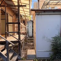 京都市左京区北白川久保田町60の賃貸物件/白い建物がお風呂です。近隣の銭湯よりは、ずっと近い。