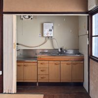 京都市左京区北白川久保田町60の賃貸物件/一人暮らしなら十分な広さのキッチン。アコーディオンカーテンを閉めれば、すっきり隠せます。