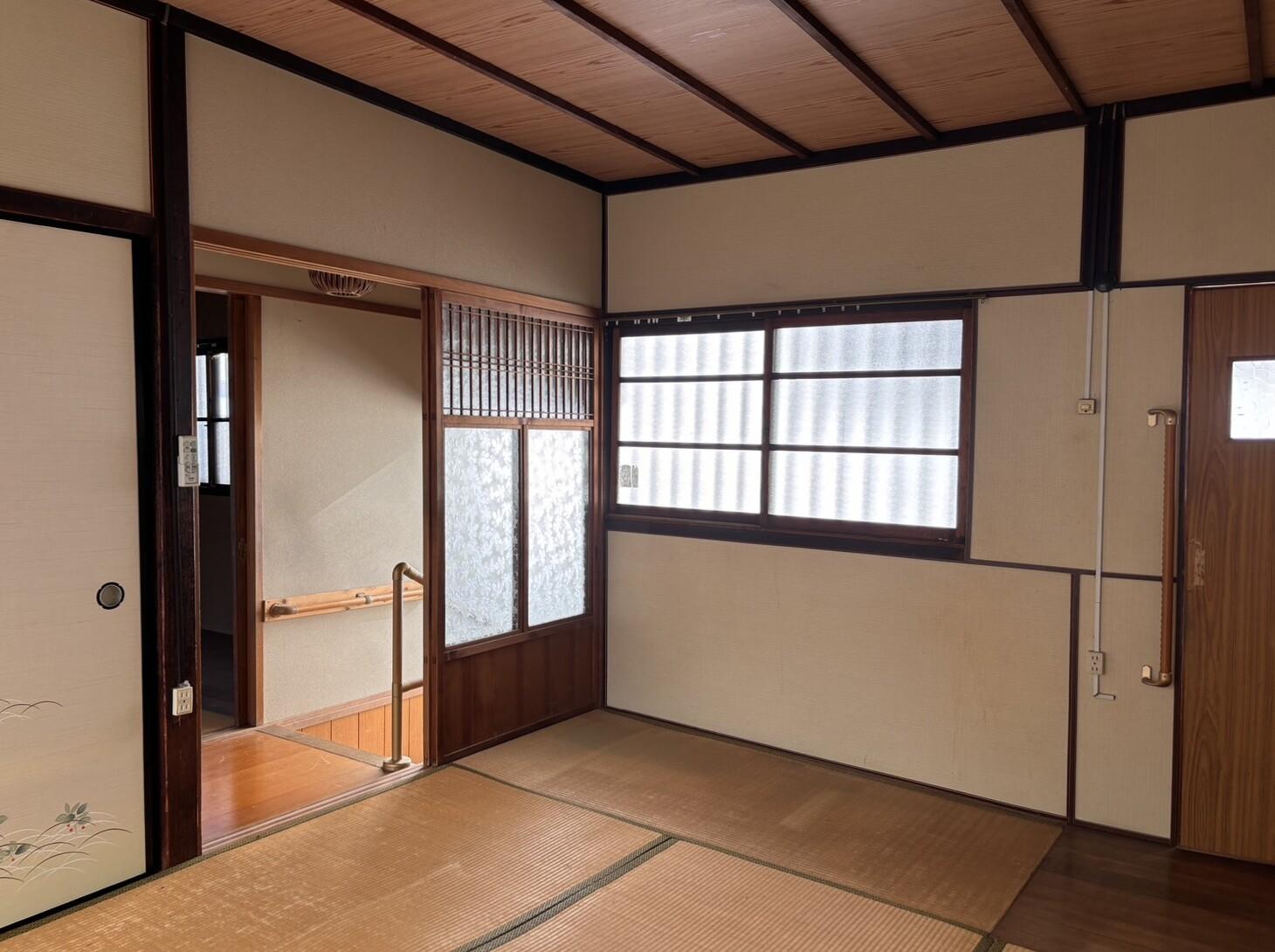 京都市左京区北白川久保田町60の賃貸物件/小さな平屋のなかを、建具でゆるやかにつないでいく。