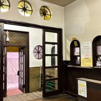 京都市中京区麩屋町通六角下る坂井町470の賃貸物件/エントランスは当時の受付窓口のまま