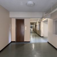 京都市左京区岡崎天王町61-1の賃貸物件/エレベーター前にもこのゆとり。共用部がとにかく広い