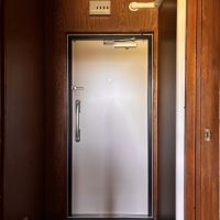 京都市左京区岡崎天王町61-1の賃貸物件/木目が続く玄関