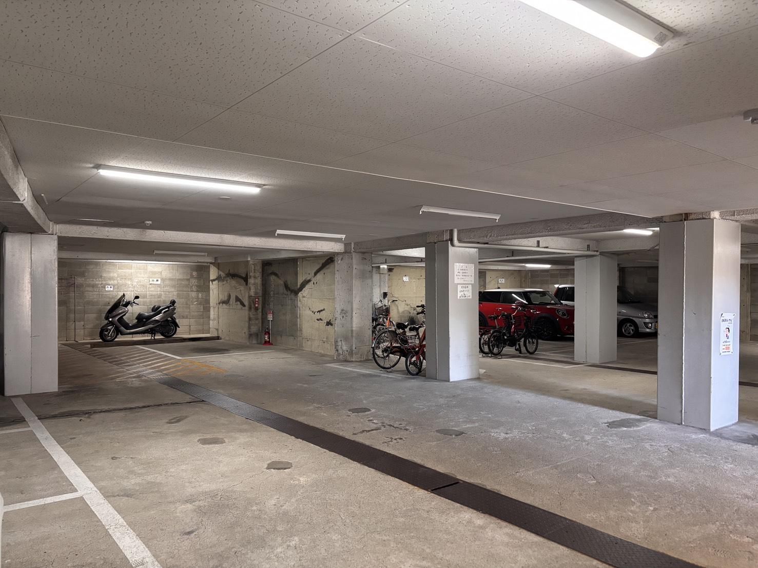 京都市左京区岡崎天王町61-1の賃貸物件/地下駐車場もゆったり。現在は満車です