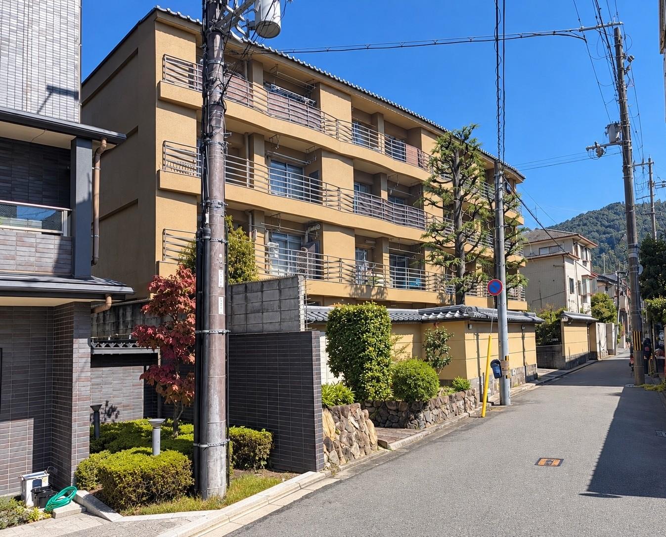 京都市左京区岡崎天王町61-1の賃貸物件/横に長いバルコニーが印象的