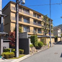 京都市左京区岡崎天王町61-1の賃貸物件/横に長いバルコニーが印象的
