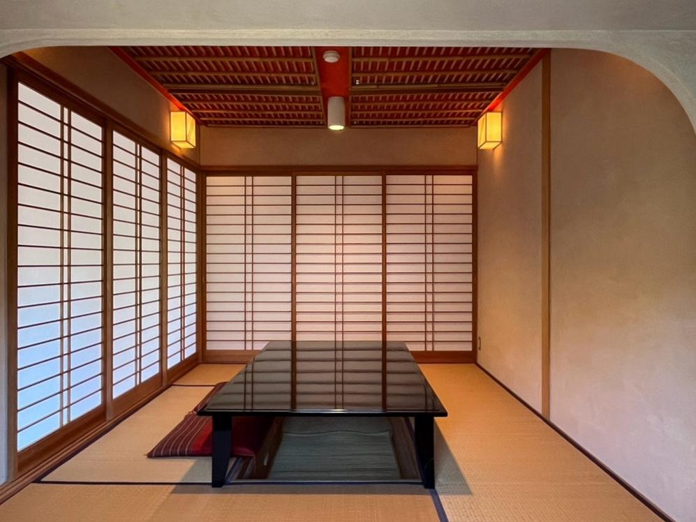 京都市左京区銀閣寺前町10の賃貸物件/窓側の板間からのショット。障子を閉めきるとこれはこれで落ち着く空間。掘りごたつの蓋も存在してます。