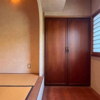 京都市左京区銀閣寺前町10の賃貸物件/この板間（窓際）にコンパクトなテーブルセットがあっても良さそう