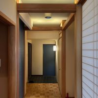 京都市左京区銀閣寺前町10の賃貸物件/廊下までパーケットのフローリングが続く。
