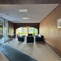 京都市左京区銀閣寺前町10の賃貸物件/エントランスもヴィンテージの風格溢れる仕上げ。