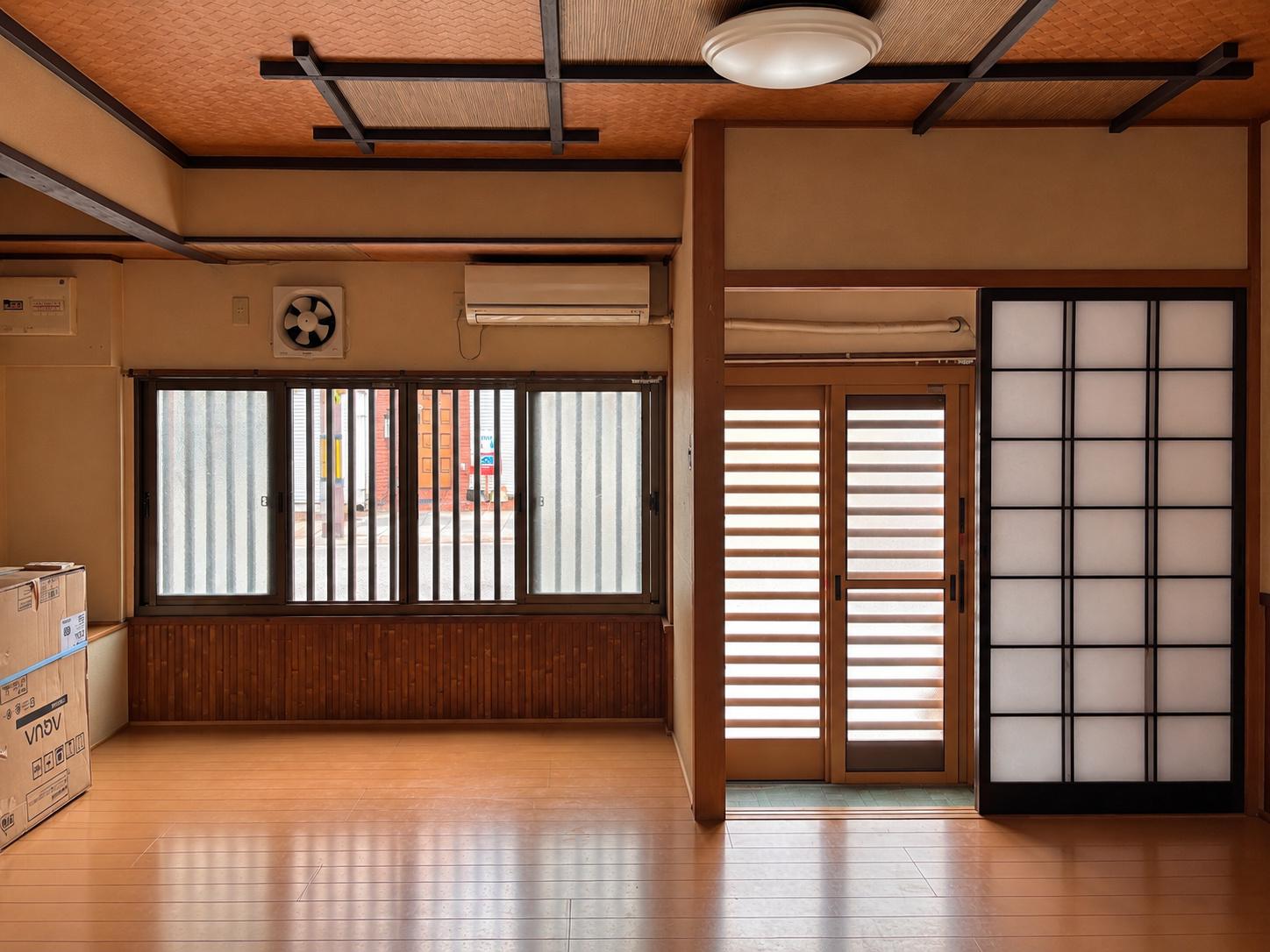 京都市北区紫野下門前町52-1の賃貸物件/1F｜以前はお好み焼き屋さんの土間だった場所。今はフローリングになっています。