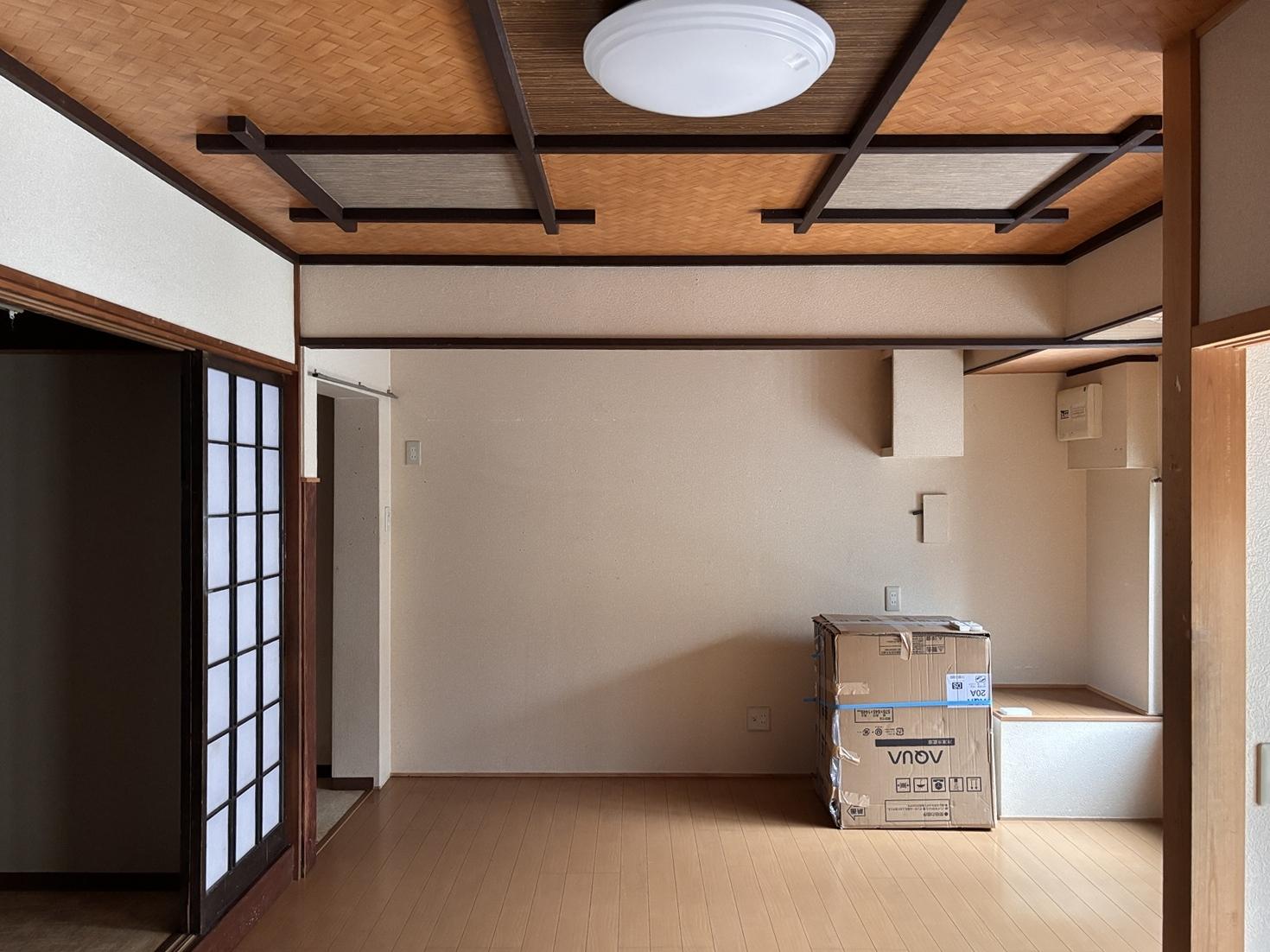 京都市北区紫野下門前町52-1の賃貸物件/1F｜木の桟で格子状に区切られた、網代模様の天井。ちょっと凝ったつくりです。