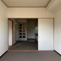 京都市左京区岡崎天王町43の賃貸物件/バルコニー側から室内を振り返って。