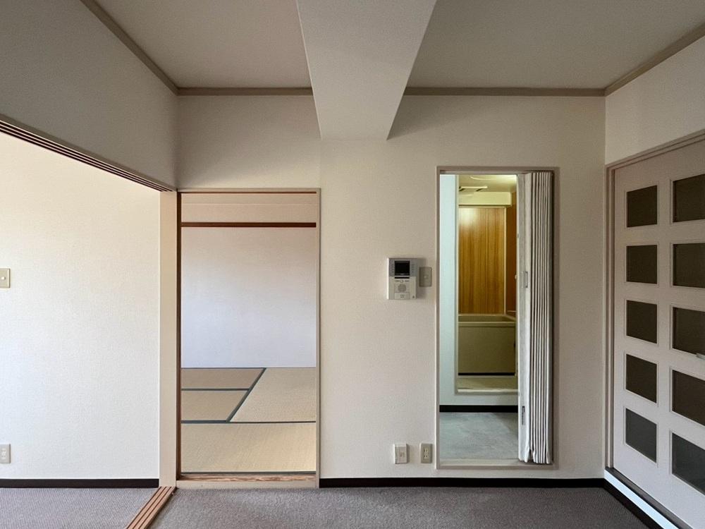 京都市左京区岡崎天王町43の賃貸物件/脱衣場には懐かしのアコーディオンカーテン。