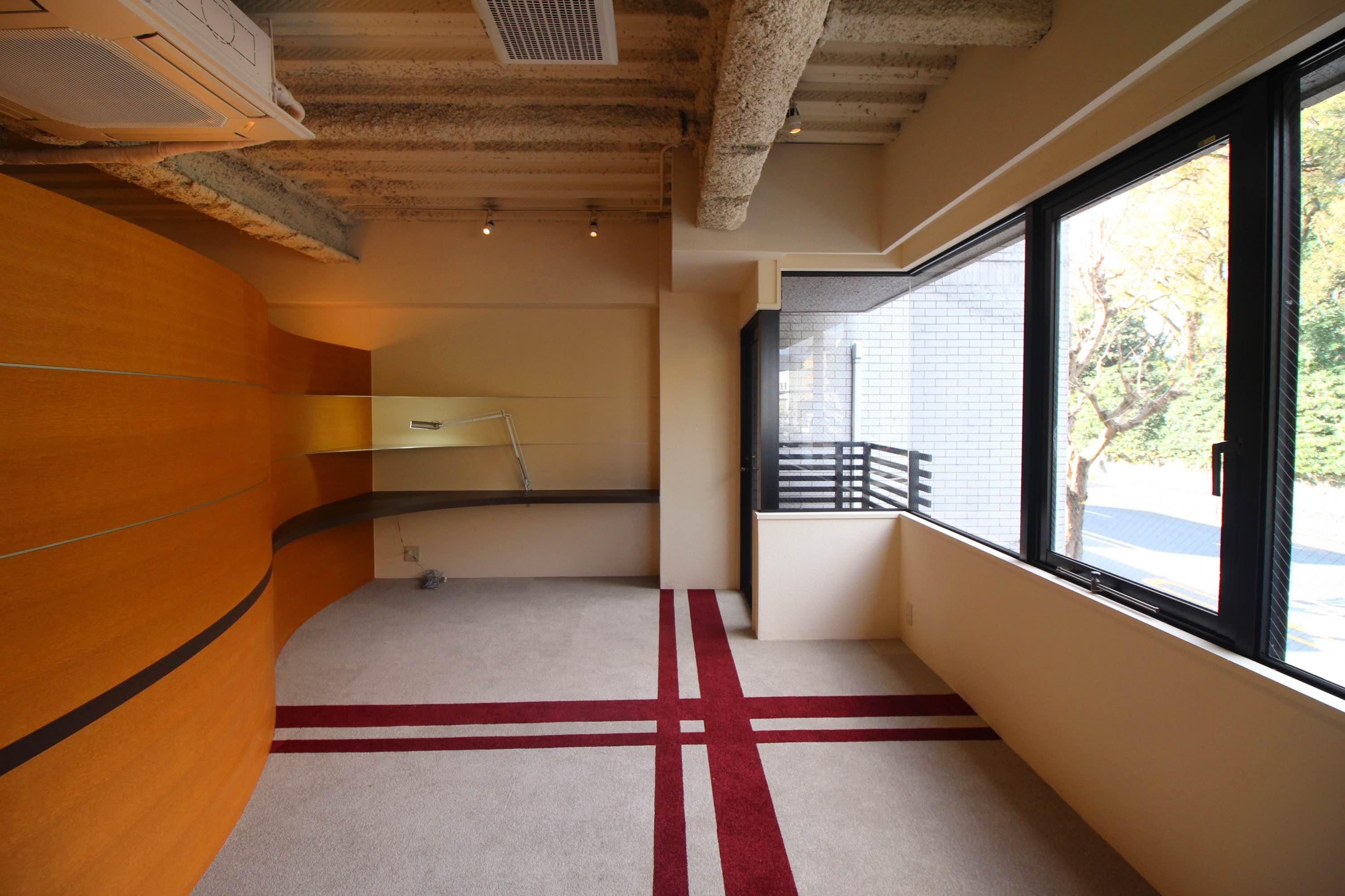 京都市中京区御幸町通竹屋町上ル毘沙門町533の賃貸物件/天井は鉄骨剥き出し。