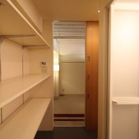 京都市中京区御幸町通竹屋町上ル毘沙門町533の賃貸物件/シャワーブースと洗濯ユニット、さらに追加の収納棚も。