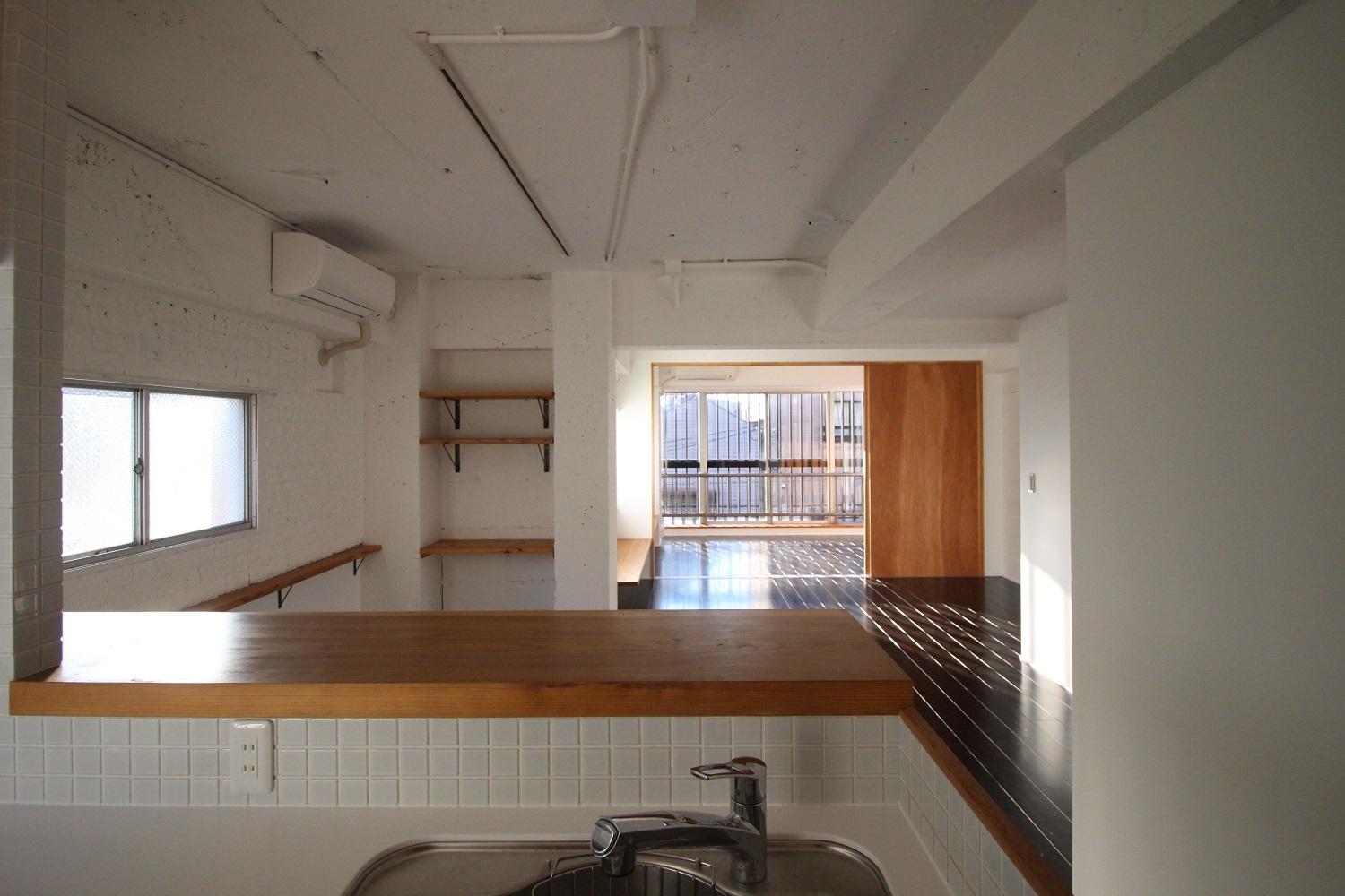 京都市中京区小川通夷川上る下丸屋町442-7の賃貸物件/南の側面にも窓があるので全体的に明るい