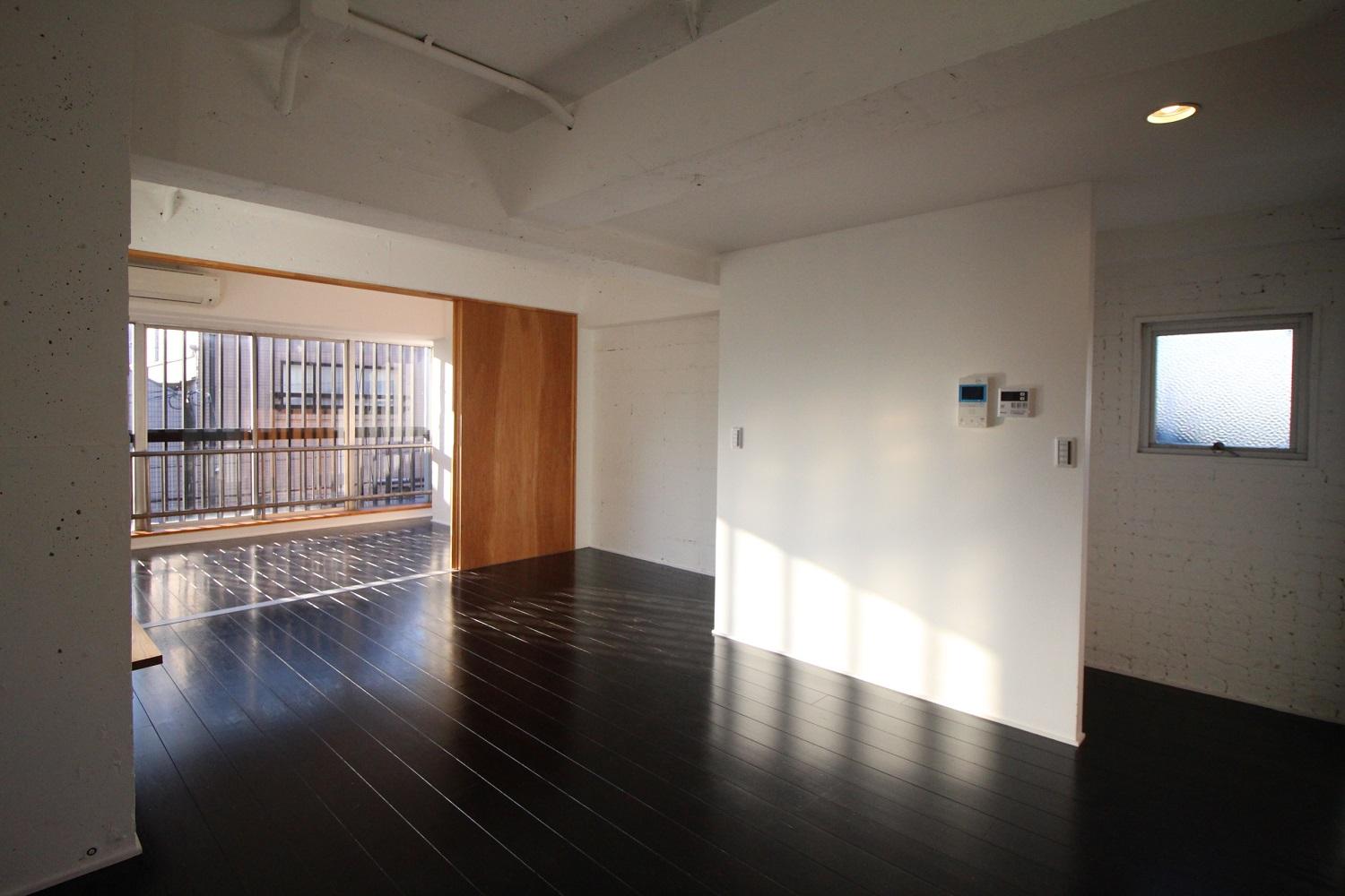 京都市中京区小川通夷川上る下丸屋町442-7の賃貸物件/床は落ち着いたトーン