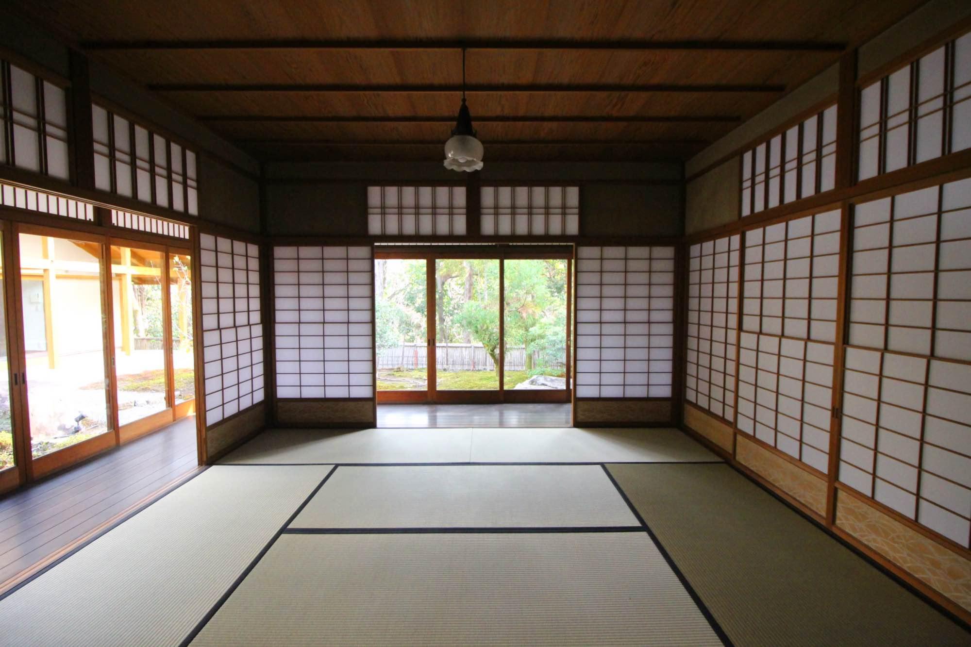 京都府京都市北区平野鳥居前町84-1の賃貸物件/室内から外を見るとこう。