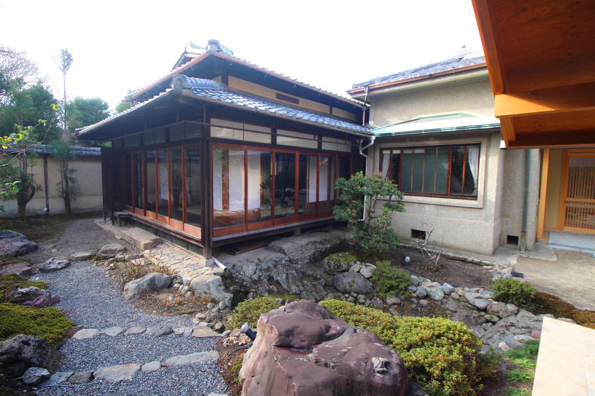 京都府京都市北区平野鳥居前町84-1の賃貸物件/そして向かいに建つこの和洋折中の建物へ。