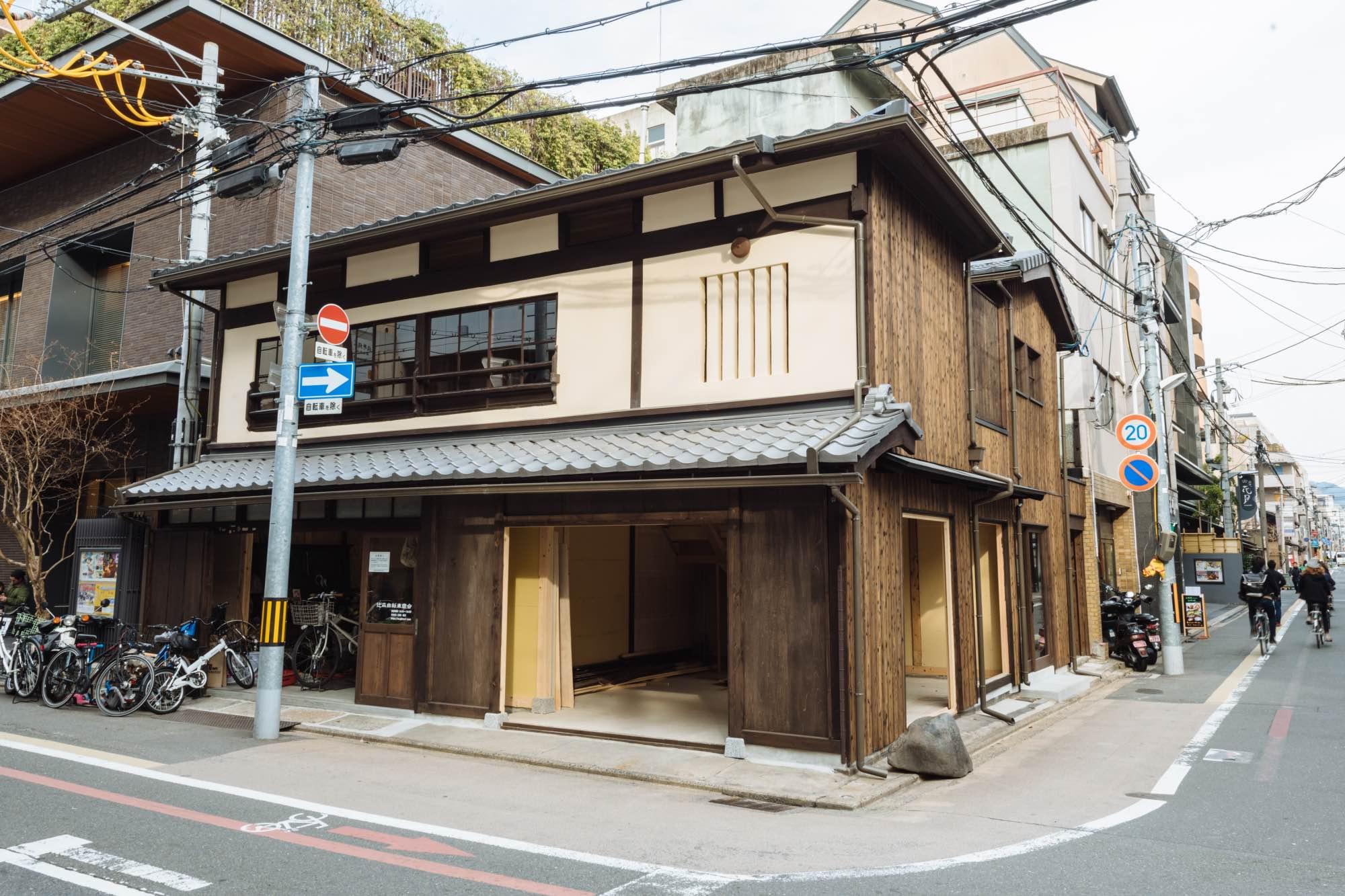 京都市中京区三文字町東洞院六角北東角の賃貸物件/今回の対象物件はこちら、東洞院通と六角通の角地です。