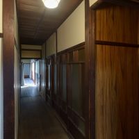 京都市中京区松竹町130-1の賃貸物件/離れに続く廊下。広くて迷います。