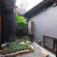 京都市上京区猪熊通丸太町下る中之町の売買物件/南側に坪庭で右手が浴室と洗面所