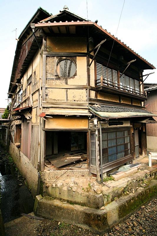大津市長等三丁目の売買物件/一際目をひく外観